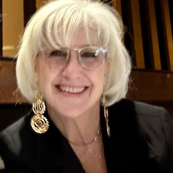 Meet your Posher, Maria - Picture 2 of 2